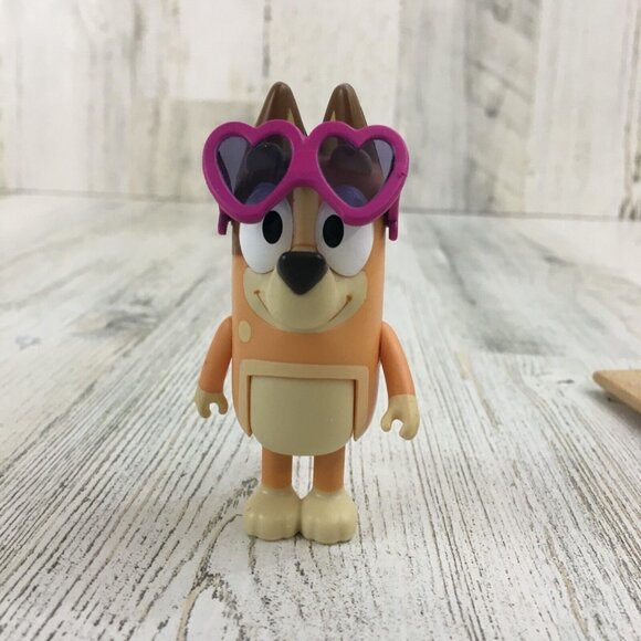 Bluey CHILLI Mom and BINGO Sister Figures Heart Sunglasses Valentines Family NEW - Picture 3 of 14